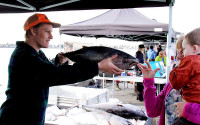 Fisher selling tuna at San Diego harbor