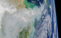 China air pollution drifts out to sea
