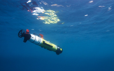 An underwater view of SIO’s REMUS100 Autonomous Underwater Vehicle.