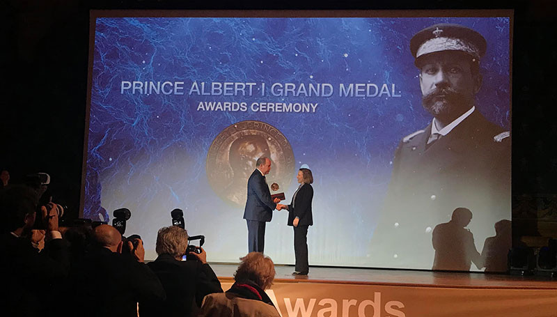 Lisa Levin accepts the Prince Albert I Grand Medal in Monaco.