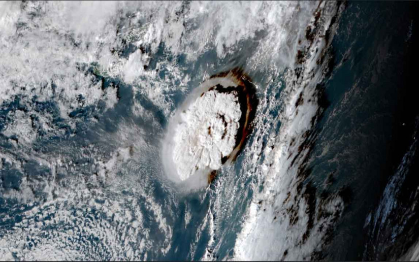  Satellite imagery of the Tonga-Hunga Ha’apai volcano in the South Pacific Ocean on January 15, 2022. (CSU/CIRA and JAXA/JMA)