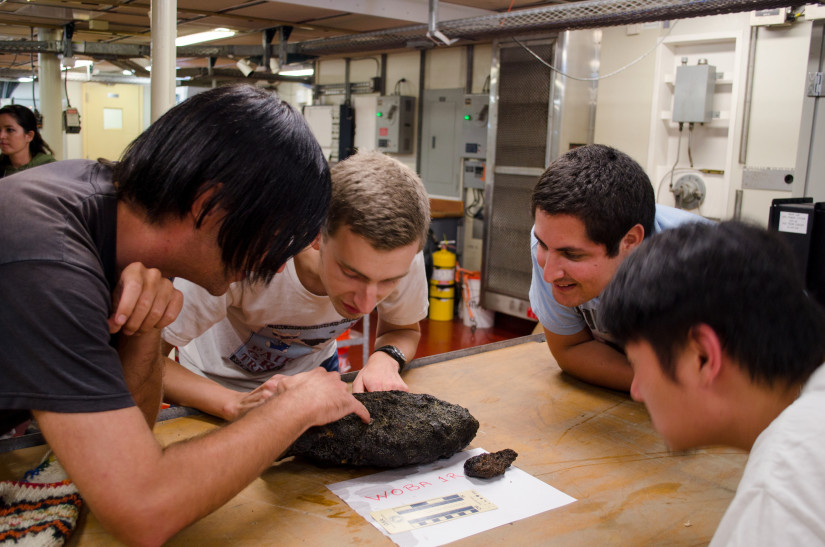 Students from UNAM, Scripps, and CICESE examine peridotite-laden rock dredged from Pacific Ocean seafloor off Baja California, Mexico