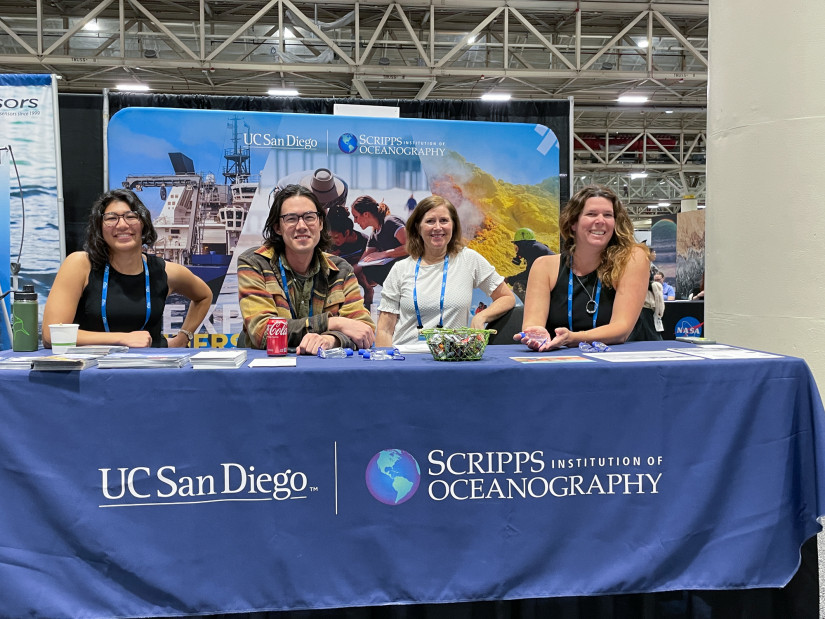 Graduate students Shailja Gangrade and Rob Lampe together with Scripps Oceanography staff Leslie Costi and Canon Purdy manage the Scripps booth at OSM in New Orleans. Photo: Kerstin Bergentz