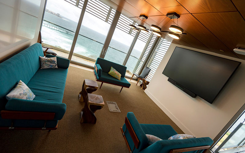 A graduate student lounge in the Ted and Jean Scripps Marine Conservation and Technology Facility.