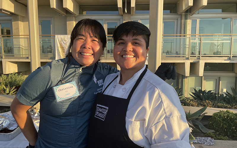 From left to right: Chef Christina Ng (Berry Good Food Foundation) and apprentice Jess Hu (Kitchens for Good)